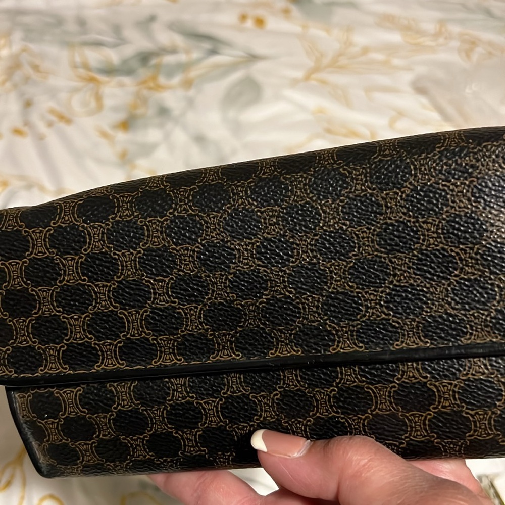 CELINE. long wallet. Multiple pockets, zipper compartment excellent condition